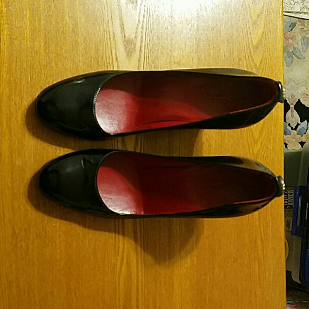 Authentic Gucci Black Patent Leather Wedges Size8B